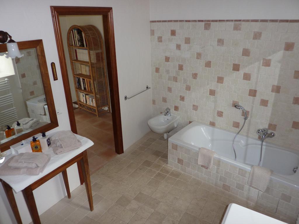 Le Mas Del Sol Bed and Breakfast Bonnieux Habitación foto