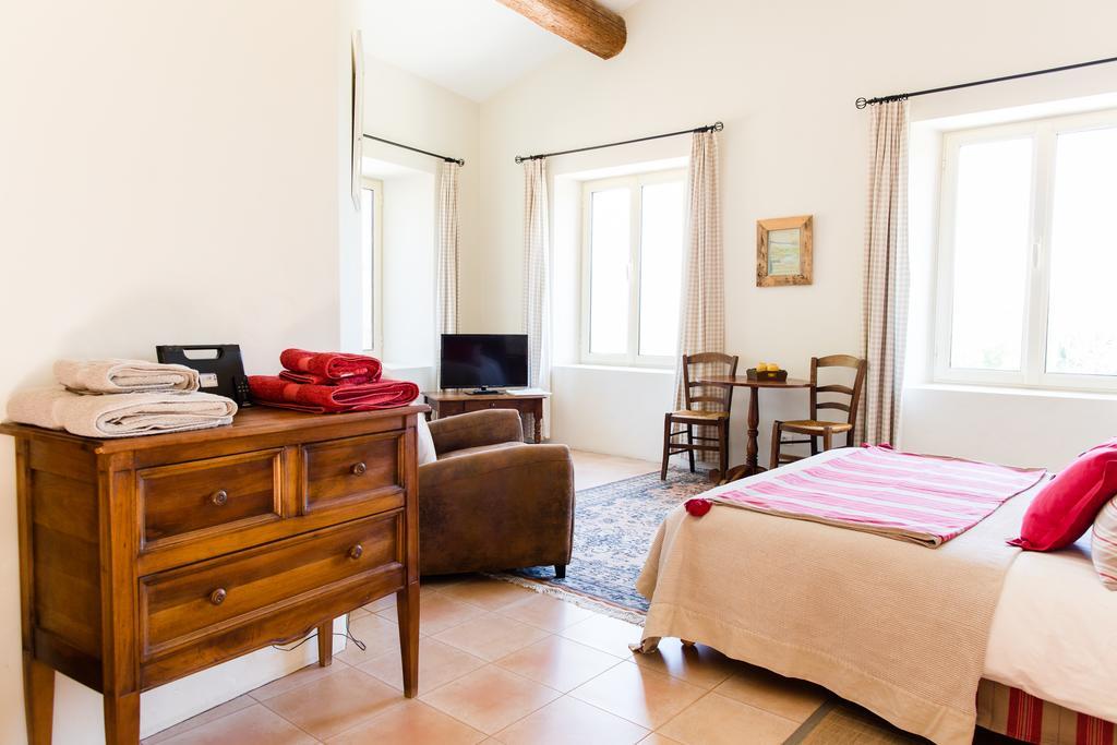 Le Mas Del Sol Bed and Breakfast Bonnieux Exterior foto